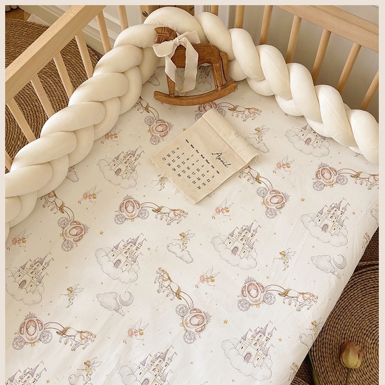 Set bebi posteljine od 100% pamuka s patchwork dizajnom: navlaka za madrac s elastikom, ploski list i zaštitnik madraca