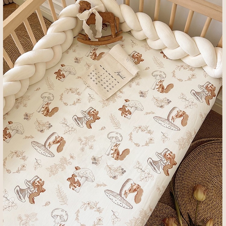 Set bebi posteljine od 100% pamuka s patchwork dizajnom: navlaka za madrac s elastikom, ploski list i zaštitnik madraca