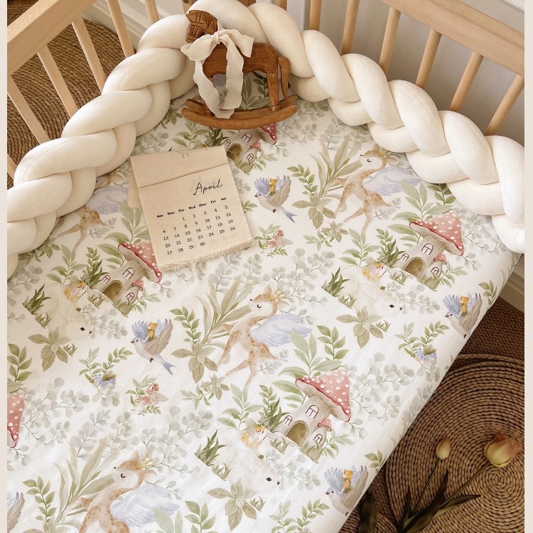 Set bebi posteljine od 100% pamuka s patchwork dizajnom: navlaka za madrac s elastikom, ploski list i zaštitnik madraca