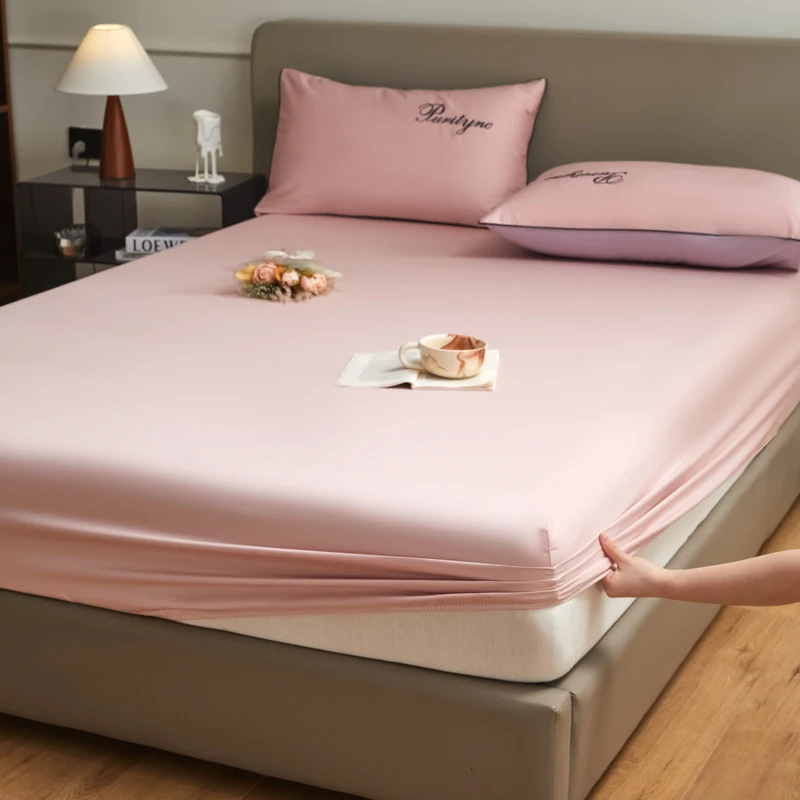 Trodjelni set od 100% pamuka: elastični plahtica, jastučnice i prekrivač; Twill tkanina, reaktivno bojanje, 500–800 g