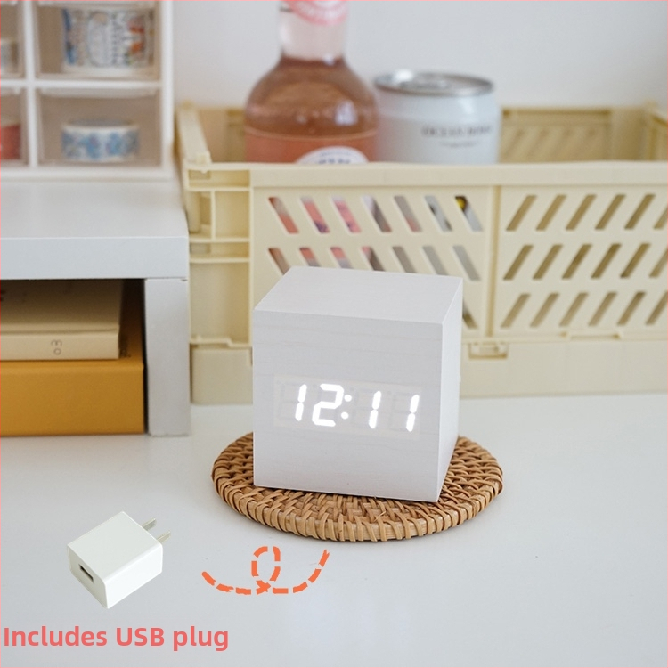 Galda pulkstenis ar koka korpusu ar LED displeju, temperatētā stikla ciparnīca, uzlādējams barošanas avots, mehānisks kustības mehānisms, klusais režīms