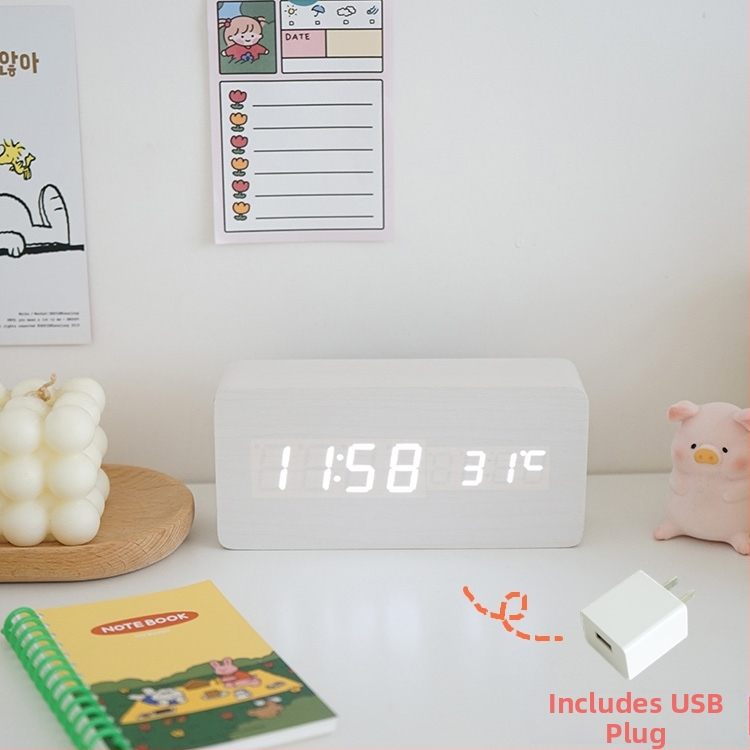 Galda pulkstenis ar koka korpusu ar LED displeju, temperatētā stikla ciparnīca, uzlādējams barošanas avots, mehānisks kustības mehānisms, klusais režīms