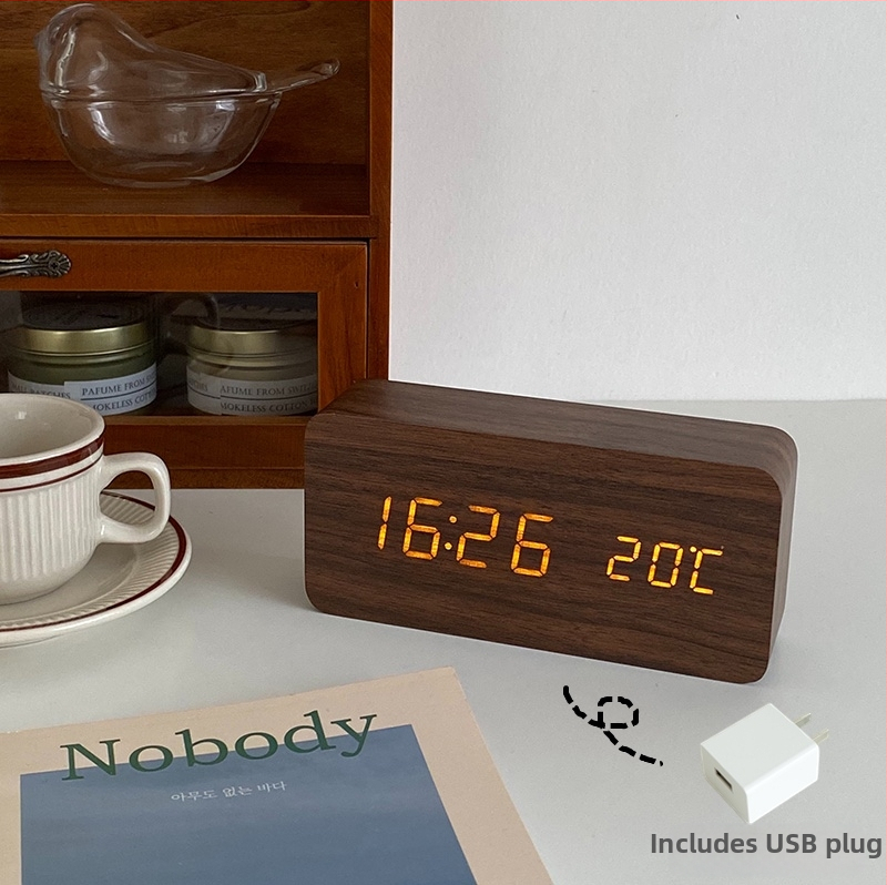 Galda pulkstenis ar koka korpusu ar LED displeju, temperatētā stikla ciparnīca, uzlādējams barošanas avots, mehānisks kustības mehānisms, klusais režīms