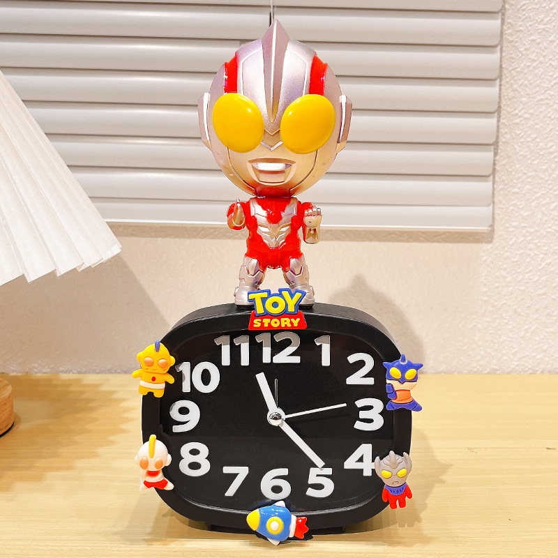 Bērniem paredzēts galda pulkstenis – karikatūru stilā, ar baterijām, izturīgs pret kritieniem (plastmasas korpuss, plastmasas cifernis)