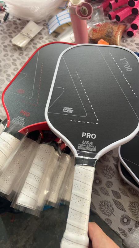 Karbonska pickleball reketa, Yining, težina 240 g, materijal: karbonska vlakna