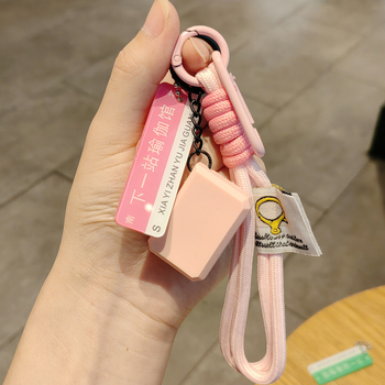 Joga plytų raktų pakabukas – minimalistinis stilius, medžiaga: minkštas klijai, raktų aksesuaras