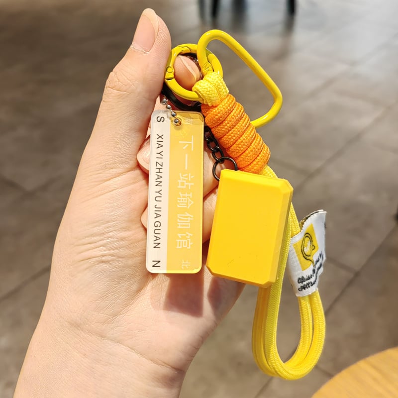 Joga plytų raktų pakabukas – minimalistinis stilius, medžiaga: minkštas klijai, raktų aksesuaras