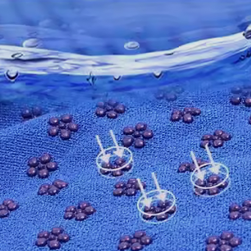 Neslīdošs jogas dvielis prostinam ar plūmju ziedu punktētu rakstu, viegls, mazgājas veļas mašīnā