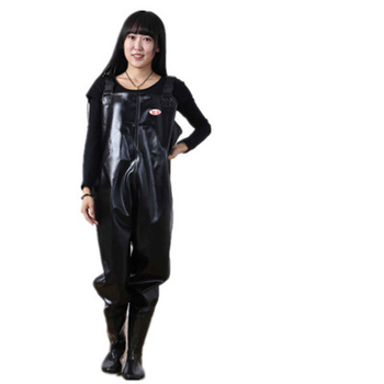 Vandeniui atsparus žvejybos kombinezonas su įmontuotomis batelėmis