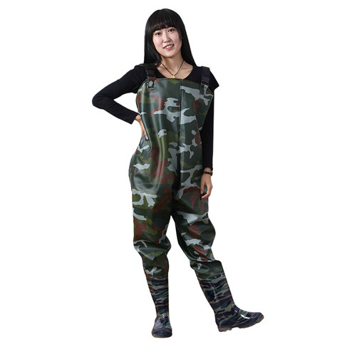 Vandeniui atsparus žvejybos kombinezonas su įmontuotomis batelėmis