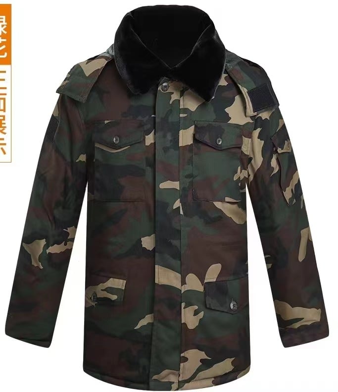 Āra kokvilnas pūkaina jaka ar kamuflāžas rakstu, kapuci, iekšējā flīsa oderē, pildījums poliester-pamats, ūdensnecaurlaidīga.