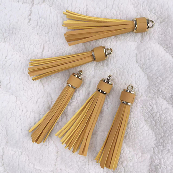 Īdas tassel atslēgu piekārums no KANGHAI | piemērots atslēgu ķēdēm, somām, rotaslietām un automašīnu piekariem | Materiāls: Āda