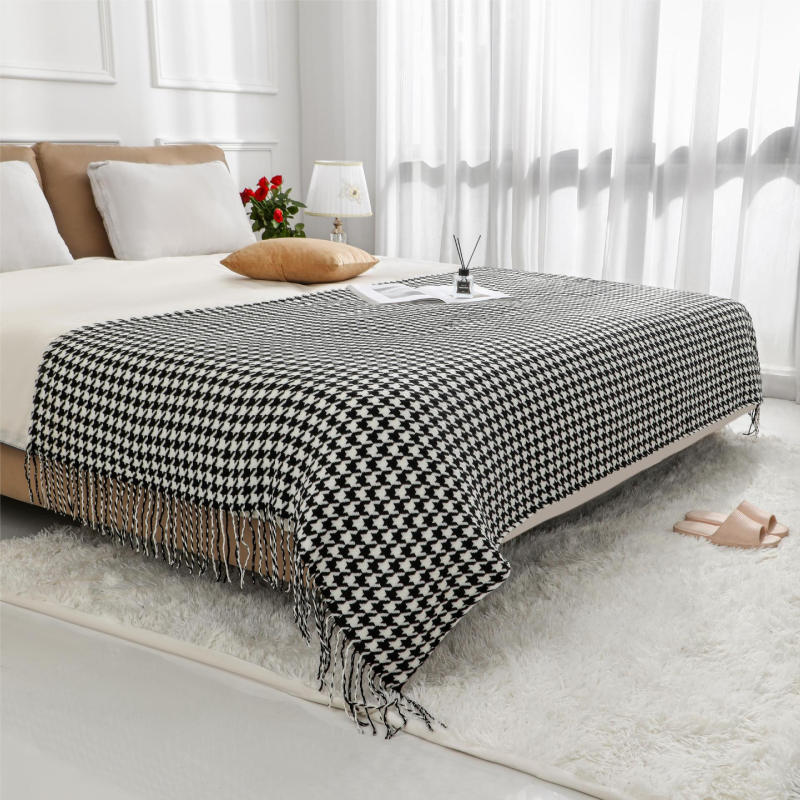 Kötött ágyvég takaró – skandináv stílus, geometriai mintázat, akril anyag, testreszabás elérhető, logó nyomtatás lehetséges