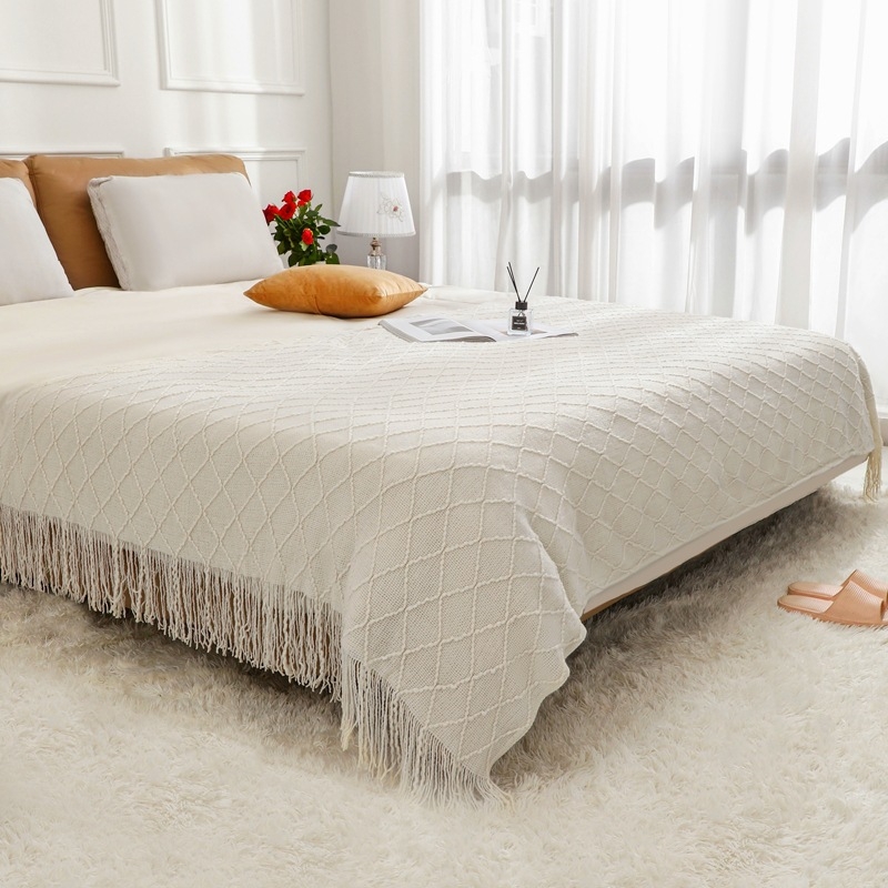 Kötött ágyvég takaró – skandináv stílus, geometriai mintázat, akril anyag, testreszabás elérhető, logó nyomtatás lehetséges