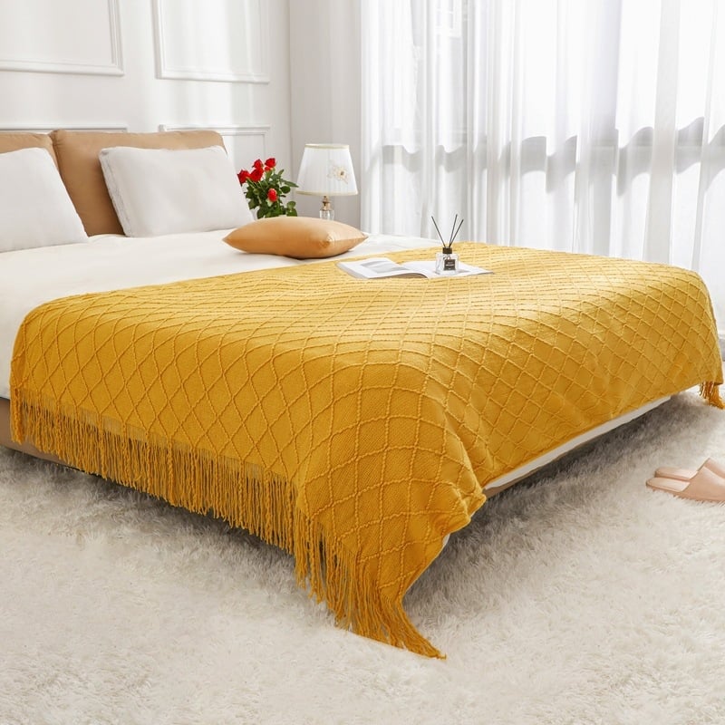 Kötött ágyvég takaró – skandináv stílus, geometriai mintázat, akril anyag, testreszabás elérhető, logó nyomtatás lehetséges