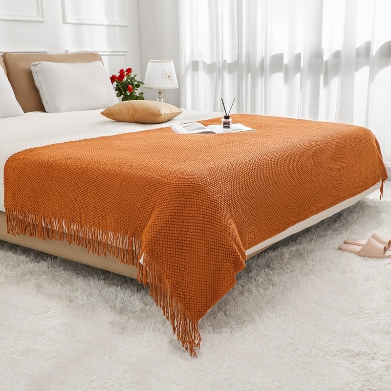 Kötött ágyvég takaró – skandináv stílus, geometriai mintázat, akril anyag, testreszabás elérhető, logó nyomtatás lehetséges