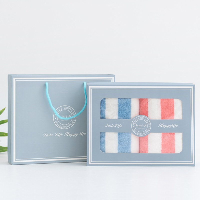 Две кърпи в подаръчна кутия от коралов флийс със лого, 450 г, 80% полиестер