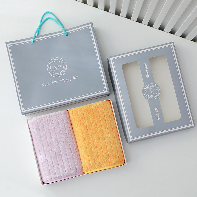 Две кърпи в подаръчна кутия от коралов флийс със лого, 450 г, 80% полиестер