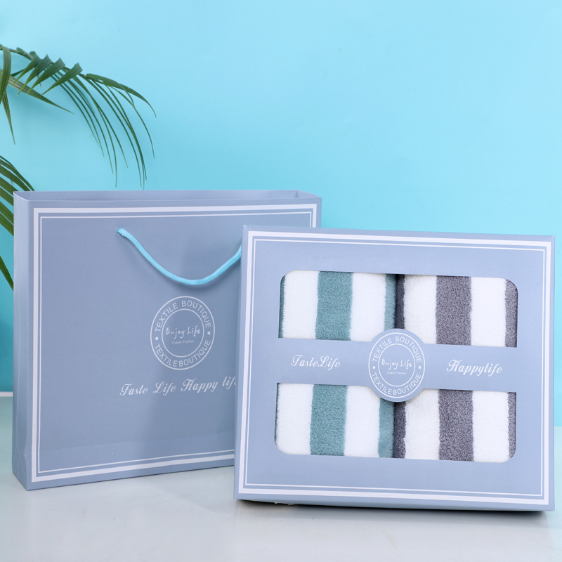 Две кърпи в подаръчна кутия от коралов флийс със лого, 450 г, 80% полиестер