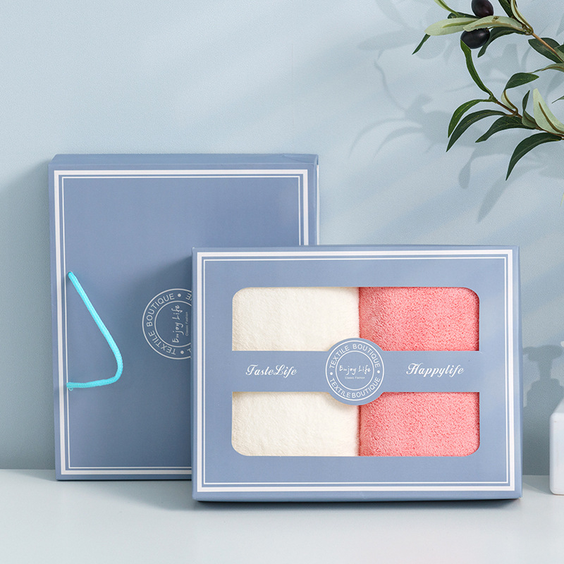 Две кърпи в подаръчна кутия от коралов флийс със лого, 450 г, 80% полиестер