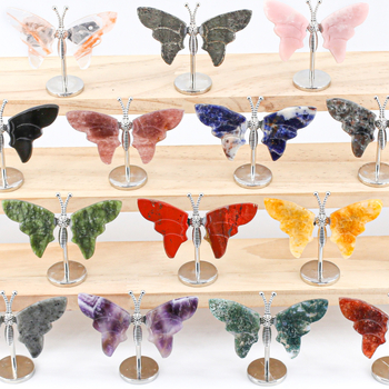 Prirodni kristalni ukras u obliku krila leptira; Materijal: prirodni kristal; Kategorija: nerafinirani kristalni kamen; Stil: feng shui za ured i dom; Pogodno kao poslovni dar