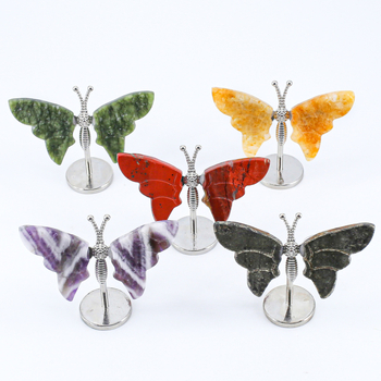 Prirodni kristalni ukras u obliku krila leptira; Materijal: prirodni kristal; Kategorija: nerafinirani kristalni kamen; Stil: feng shui za ured i dom; Pogodno kao poslovni dar