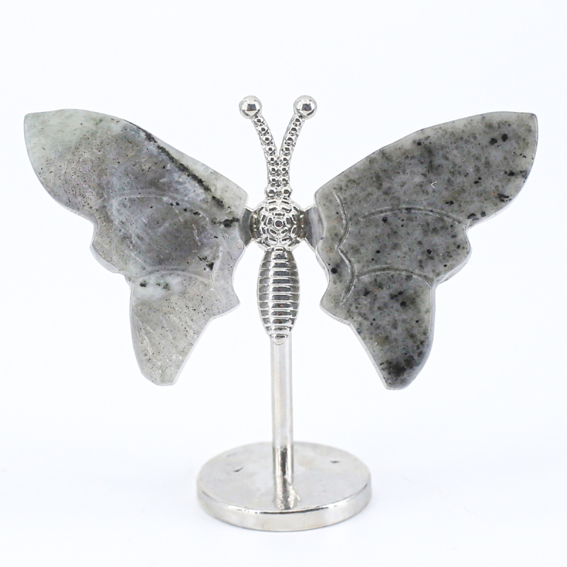 Prirodni kristalni ukras u obliku krila leptira; Materijal: prirodni kristal; Kategorija: nerafinirani kristalni kamen; Stil: feng shui za ured i dom; Pogodno kao poslovni dar