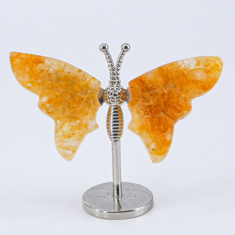 Prirodni kristalni ukras u obliku krila leptira; Materijal: prirodni kristal; Kategorija: nerafinirani kristalni kamen; Stil: feng shui za ured i dom; Pogodno kao poslovni dar