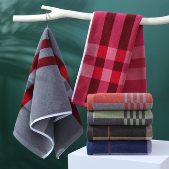 Set pamukovih ručnika | Marka Soft Card; Materijal: 100% pamuk; Niti: 32s; Pletenje: Žakard; Težina: 120–140 g