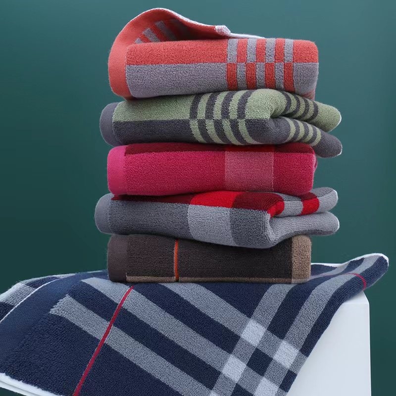 Set pamukovih ručnika | Marka Soft Card; Materijal: 100% pamuk; Niti: 32s; Pletenje: Žakard; Težina: 120–140 g