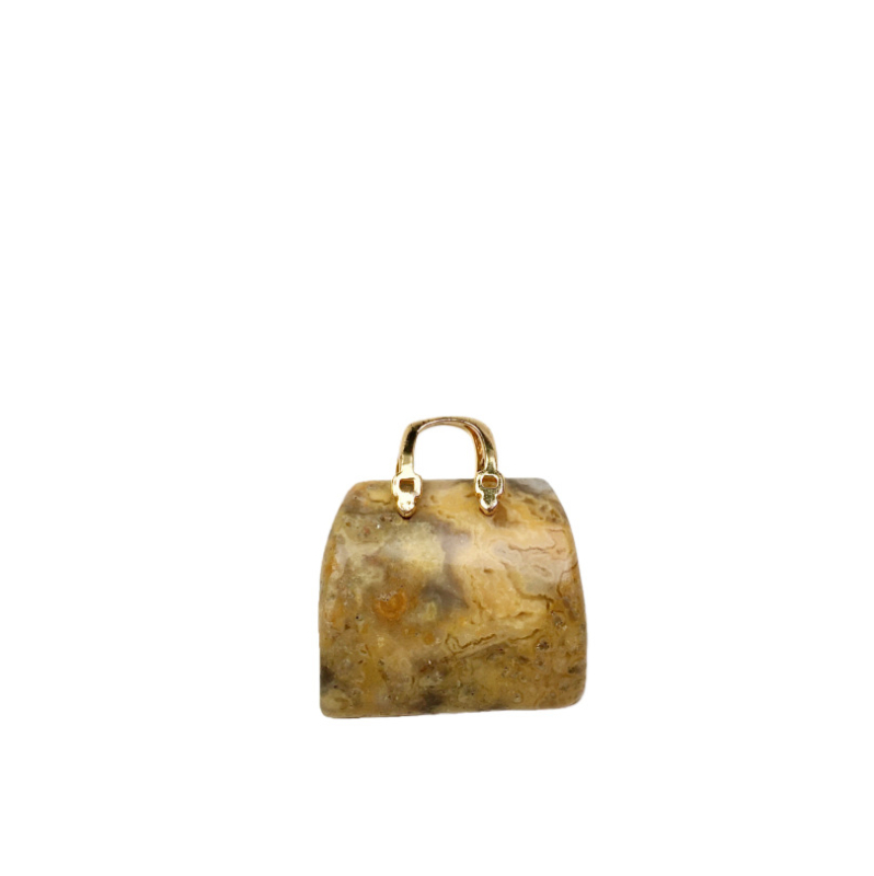Prirodni kristalni mini torbica – izrezbareni ornament od tigrovog oka