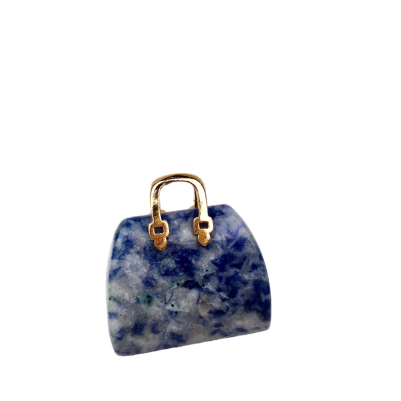 Prirodni kristalni mini torbica – izrezbareni ornament od tigrovog oka