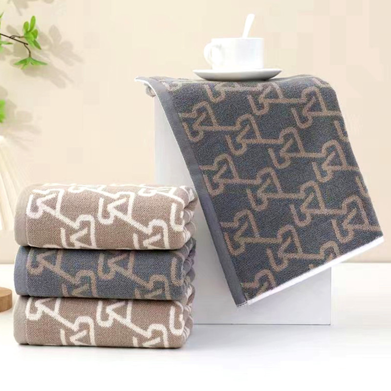 Ručnik za kupanje, poliestersko-bavunasta smjesa, jacquard tkanina, 32s vlakna, težina 140–170 g/m², za kućnu upotrebu