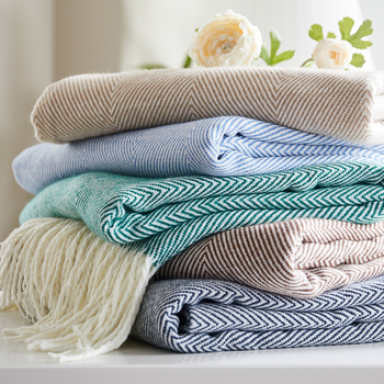 Akrila šķiedras džakarda sega ar pieskaņotām tasselēm, ģeometrisks viļņu un zivju kaula raksts, Vidusjūras stils, svars 500–799 g, pavasarim un rudenim