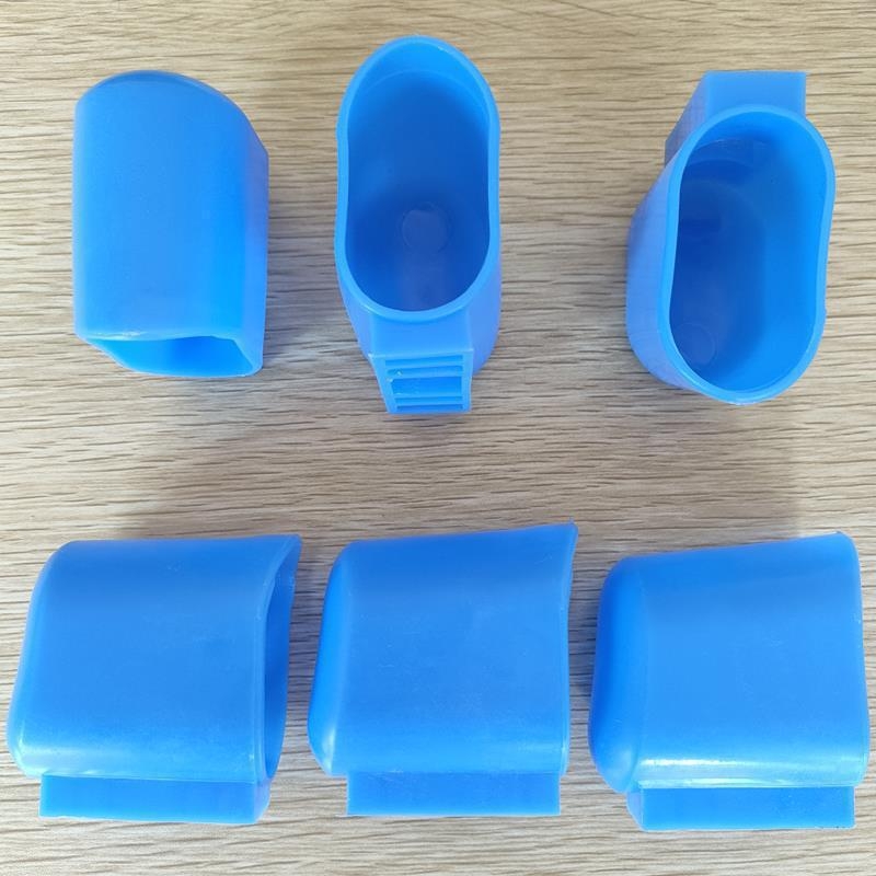 Navlake za noge učeničkog stola - debeli plast, ovalni oblik, otporne na habanje, moderan jednostavan stil (Materijal: Plastika; Oblik: Ovalni; Funkcija: Otporan na habanje; Stil: Moderan jednostavan)
