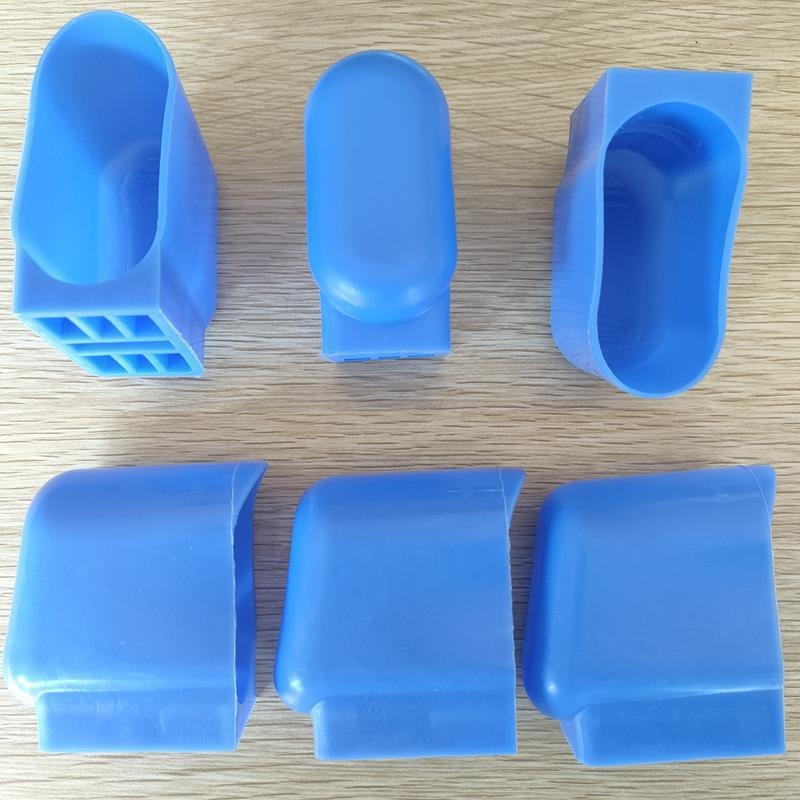Navlake za noge učeničkog stola - debeli plast, ovalni oblik, otporne na habanje, moderan jednostavan stil (Materijal: Plastika; Oblik: Ovalni; Funkcija: Otporan na habanje; Stil: Moderan jednostavan)