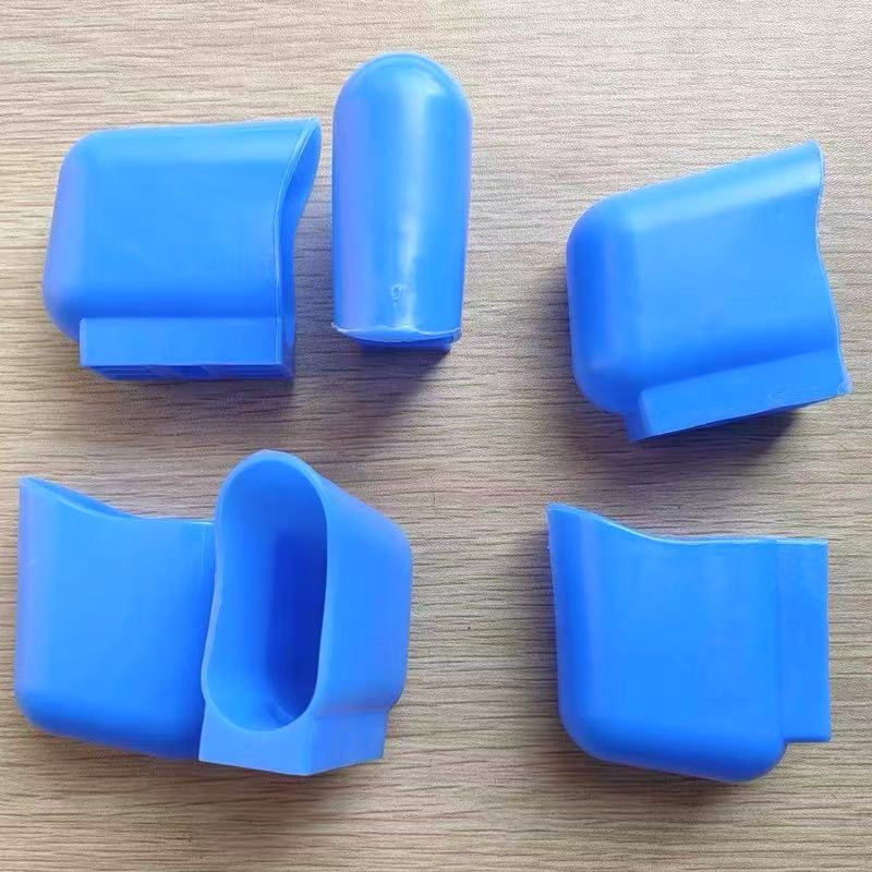 Navlake za noge učeničkog stola - debeli plast, ovalni oblik, otporne na habanje, moderan jednostavan stil (Materijal: Plastika; Oblik: Ovalni; Funkcija: Otporan na habanje; Stil: Moderan jednostavan)