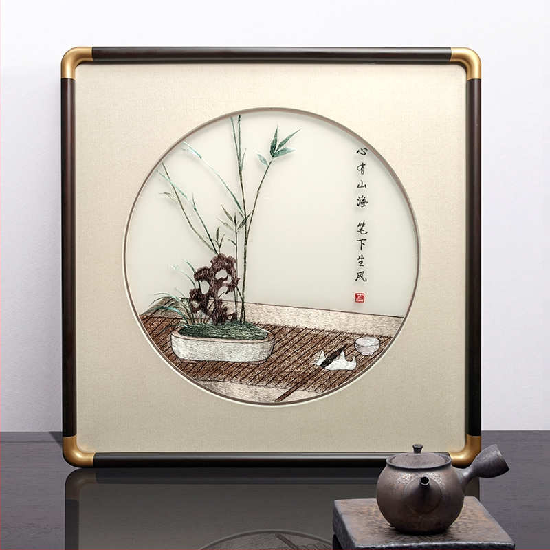 Roku darīta sienas glezna ar ainavu, ziediem un putniem (materiāls: zīds; stils: vispārīgs mērķis; telpa: viesistaba)