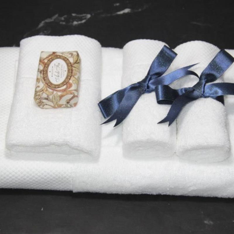 Vannas dvieļu aksesuārs ar zīda lentu – neoklasiskais stils, audums, dzimšanas dienas dāvana