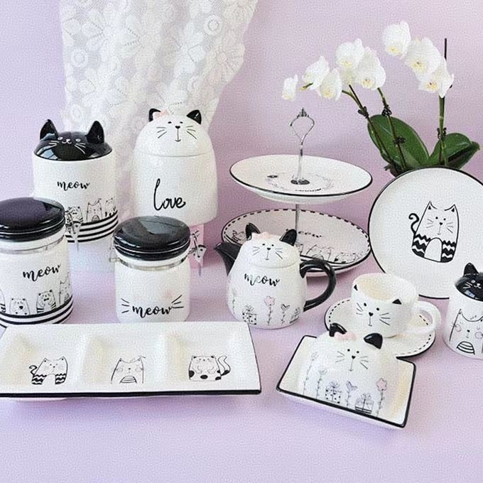 Porcelāna kaķu uzglabāšanas trauks – noslēgts, mitruma izturīgs, apaļš formāts, karikatūras raksts, moderna vienkārša stila, mikroviļņu krāsnij piemērots