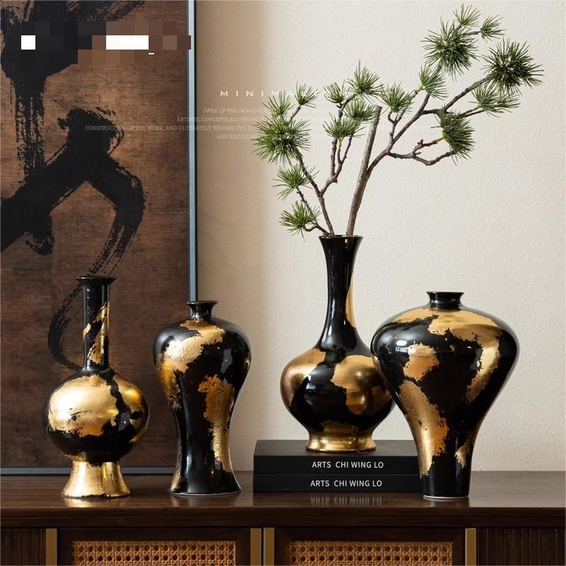 Keramikas vāze – rokdarbs ar zelta folijas akcentu, viegls luksusa stils, zīmols Jade Slip