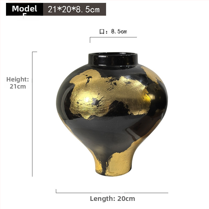 Keramikas vāze – rokdarbs ar zelta folijas akcentu, viegls luksusa stils, zīmols Jade Slip