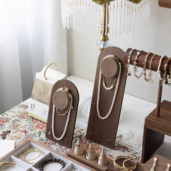 Vintažas rotaslietu izstādīšanas statīvs kaklarotām un auskarām, dažādi materiāli, izcelsme Guangzhou, 2025. gada pavasaris, senlaicīgs stils