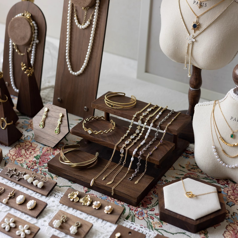 Vintažas rotaslietu izstādīšanas statīvs kaklarotām un auskarām, dažādi materiāli, izcelsme Guangzhou, 2025. gada pavasaris, senlaicīgs stils