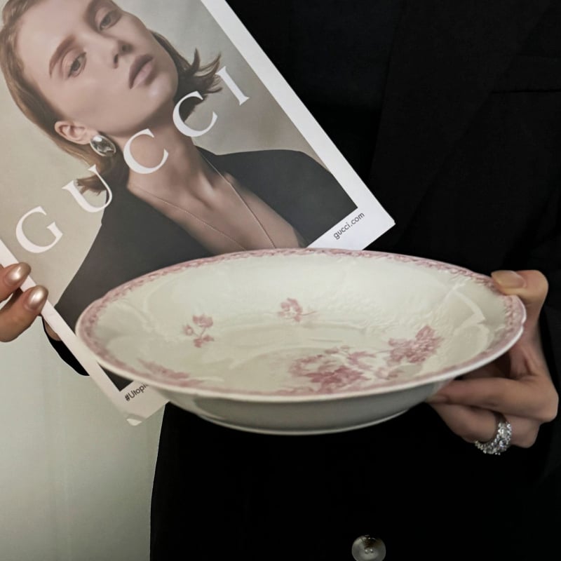 Keramikas šķīvis un apakštase komplekts ar reljefa rakstu, apaļš, gaišs luksusa retro stils, piemērots mikroviļņu krāsnij