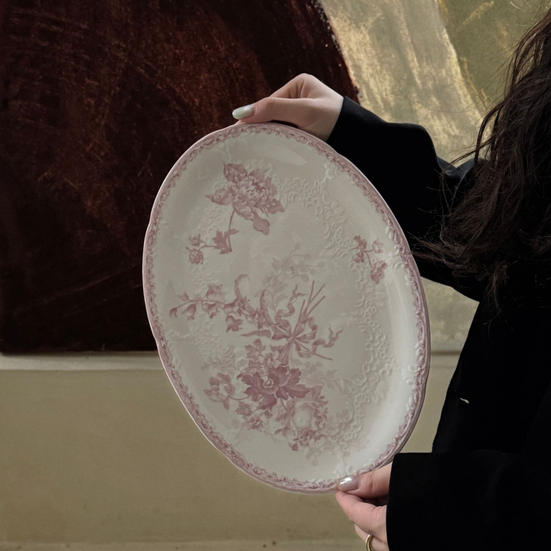 Keramikas šķīvis un apakštase komplekts ar reljefa rakstu, apaļš, gaišs luksusa retro stils, piemērots mikroviļņu krāsnij