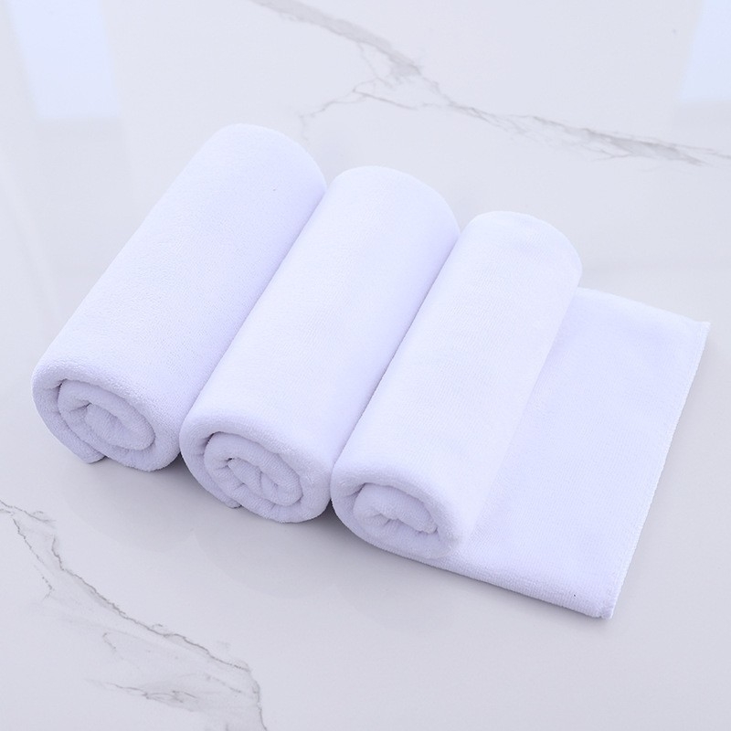 Mikrošķiedras matu žāvēšanai un tīrīšanai paredzēts dvielis frizieru salonam, iespējama logotipa drukāšana, 110 g, absorbcija 5–10 s, skaistumkopšanas/funkcionālais dvielis