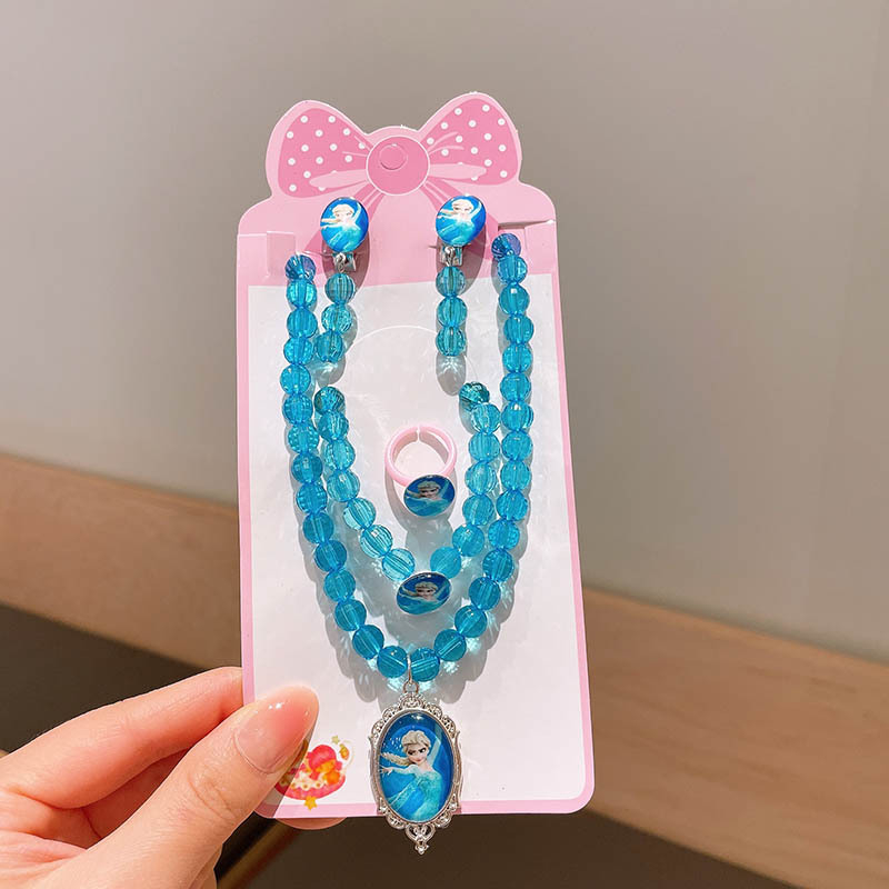 Set dječjih nakita s likom crtića — višeslojni lanac od perlica sa privjesom od legure; uključuje ogrlicu, narukvicu, prsten i naušnice