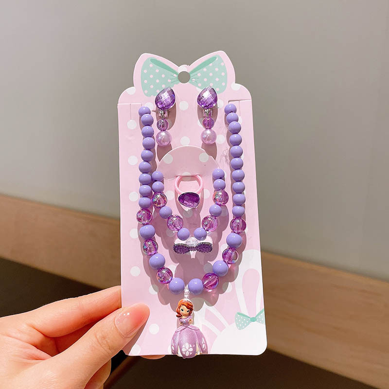 Set dječjih nakita s likom crtića — višeslojni lanac od perlica sa privjesom od legure; uključuje ogrlicu, narukvicu, prsten i naušnice