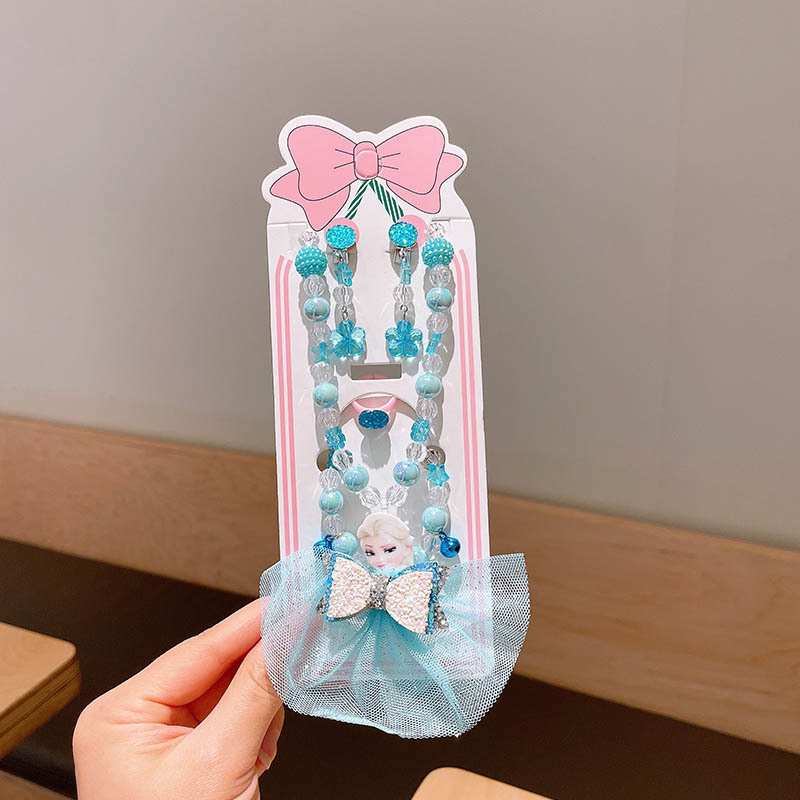 Set dječjih nakita s likom crtića — višeslojni lanac od perlica sa privjesom od legure; uključuje ogrlicu, narukvicu, prsten i naušnice